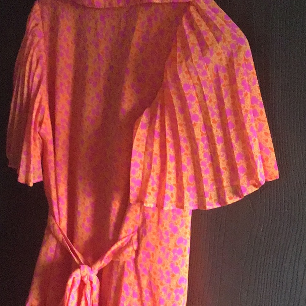 Dress - Picture 2 of 9